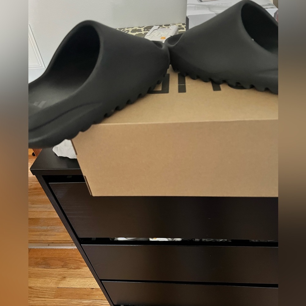 Yeezy onyx slide
